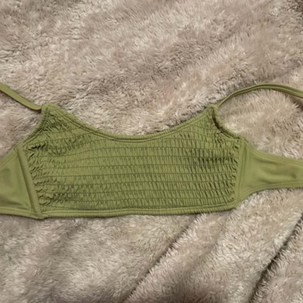 Xhiliration bathing suit top size small(green)